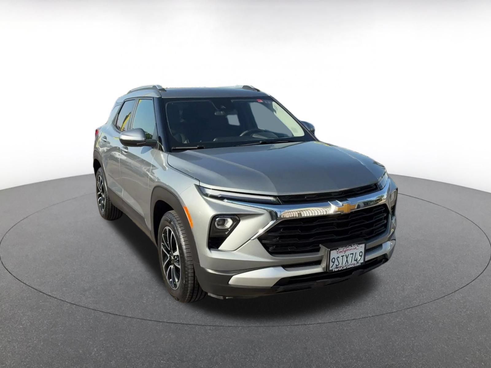 Used 2025 Chevrolet TrailBlazer LT FWD image 3