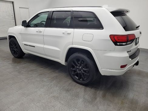 Used 2017 Jeep Grand Cherokee Altitude AWD/4WD image 3