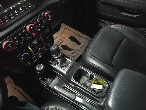 Used 2019 Jeep Wrangler Unlimited Rubicon w/ Dual Top Group image 27