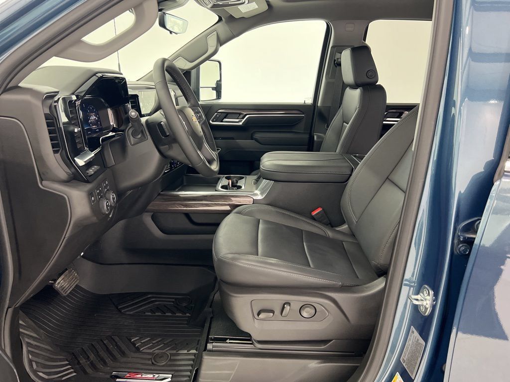 Used 2025 Chevrolet Silverado 2500 LTZ w/ LTZ Premium Package AWD/4WD image 19