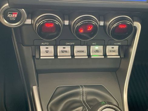 Certified 2024 Toyota GR86 image 18