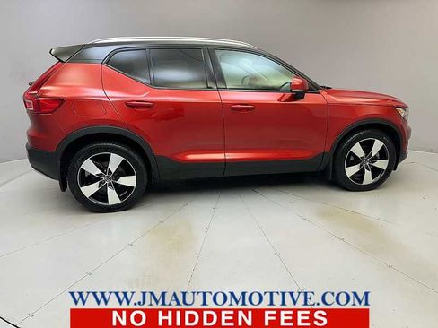 Used 2019 Volvo XC40 T5 Momentum image 6