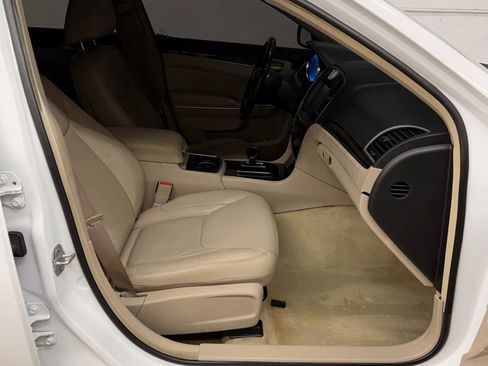 Used 2014 Chrysler 300 image 25