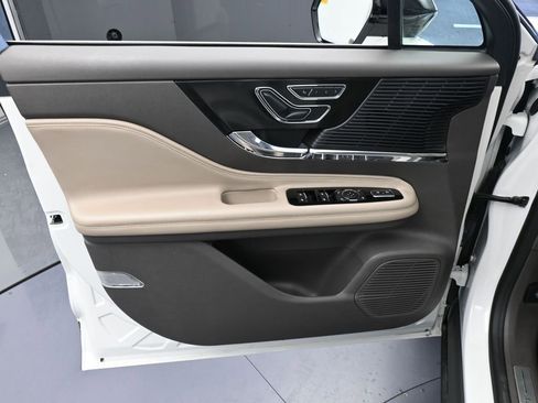 Used 2022 Lincoln Corsair Reserve image 12
