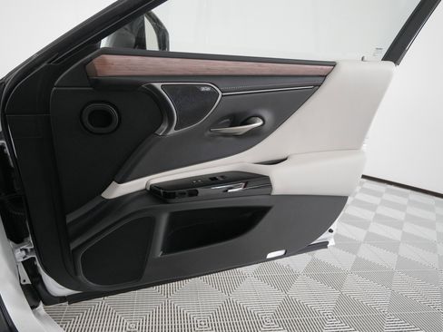 Certified 2025 Lexus ES 350 Ultra Luxury image 21