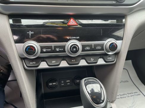 Used 2020 Hyundai Elantra SEL image 18