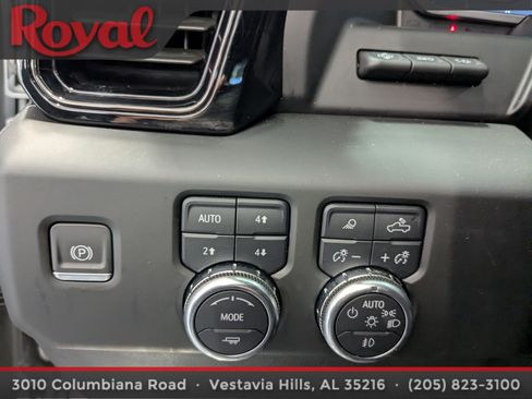 Used 2024 GMC Sierra 1500 AT4 w/ Technology Package AWD/4WD image 17