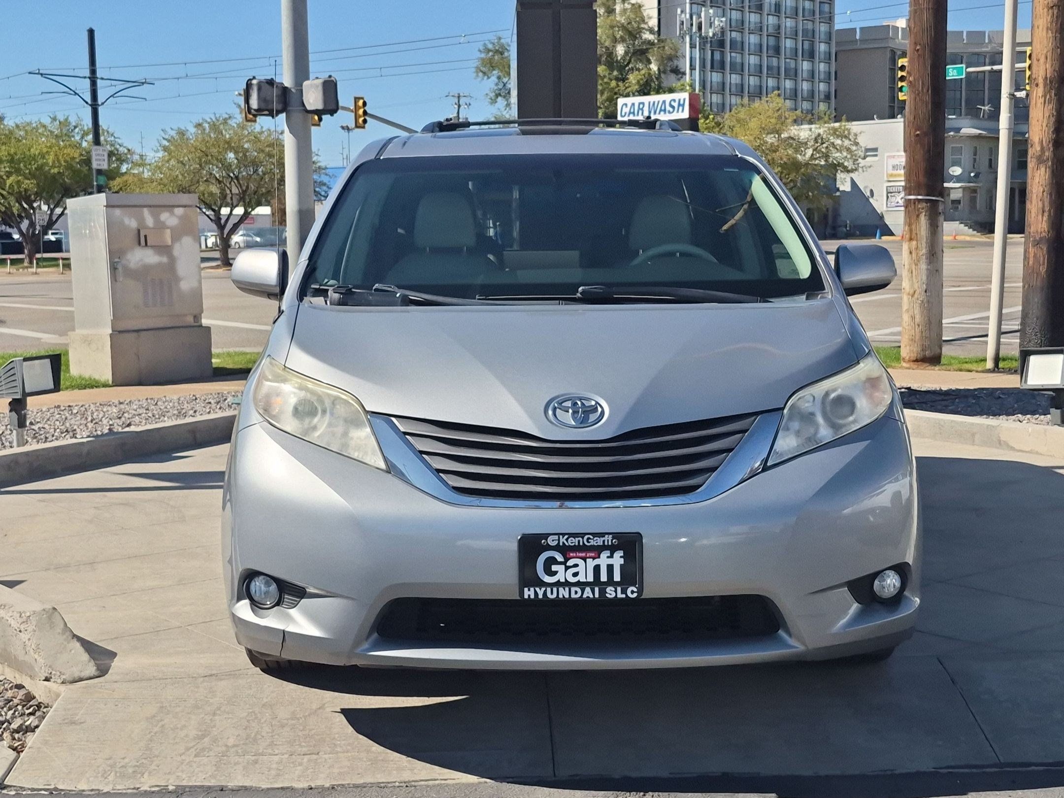 Used 2014 Toyota Sienna XLE FWD image 10