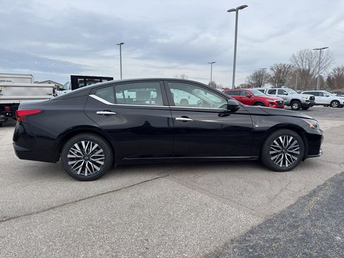 Certified 2024 Nissan Altima 2.5 SV image 4