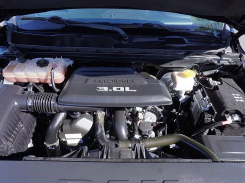 Used 2022 RAM 1500 Laramie w/ Sport Appearance Package AWD/4WD image 7