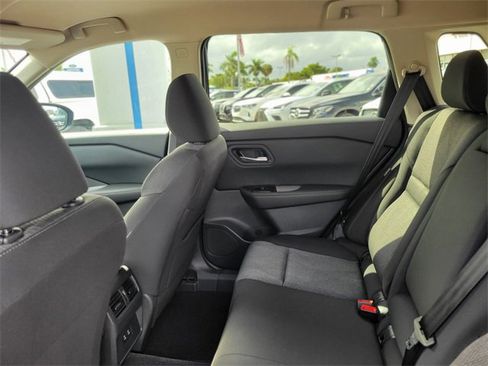Used 2026 Nissan Rogue SV image 9