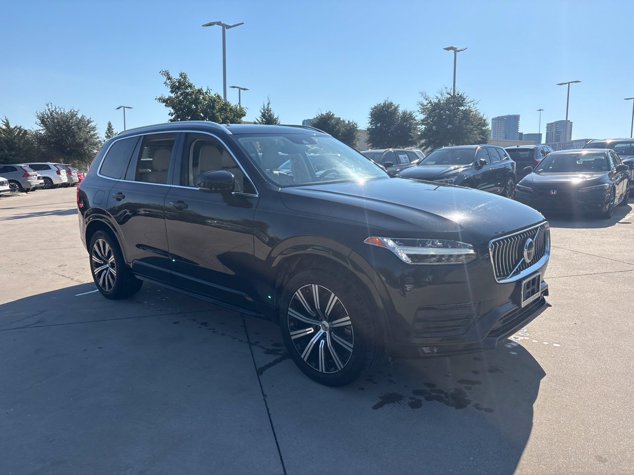 Used 2021 Volvo XC90 T6 Momentum AWD/4WD image 3