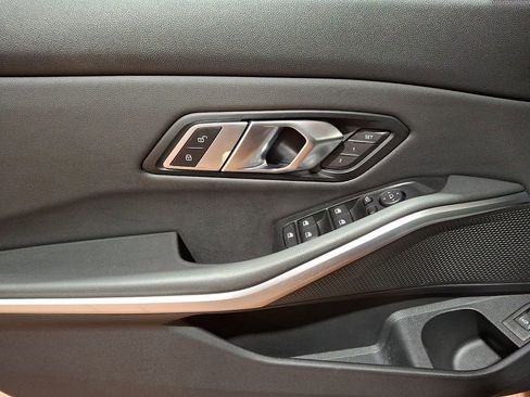 Used 2019 BMW 330i xDrive 330i xDrive w/ Convenience Package image 9