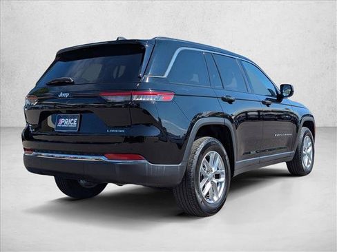 Used 2023 Jeep Grand Cherokee Laredo AWD/4WD image 5