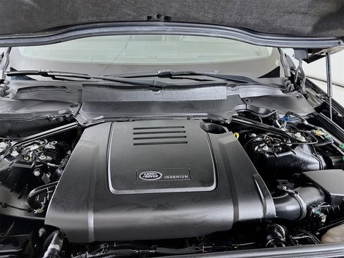 Used 2024 Land Rover Discovery S image 33