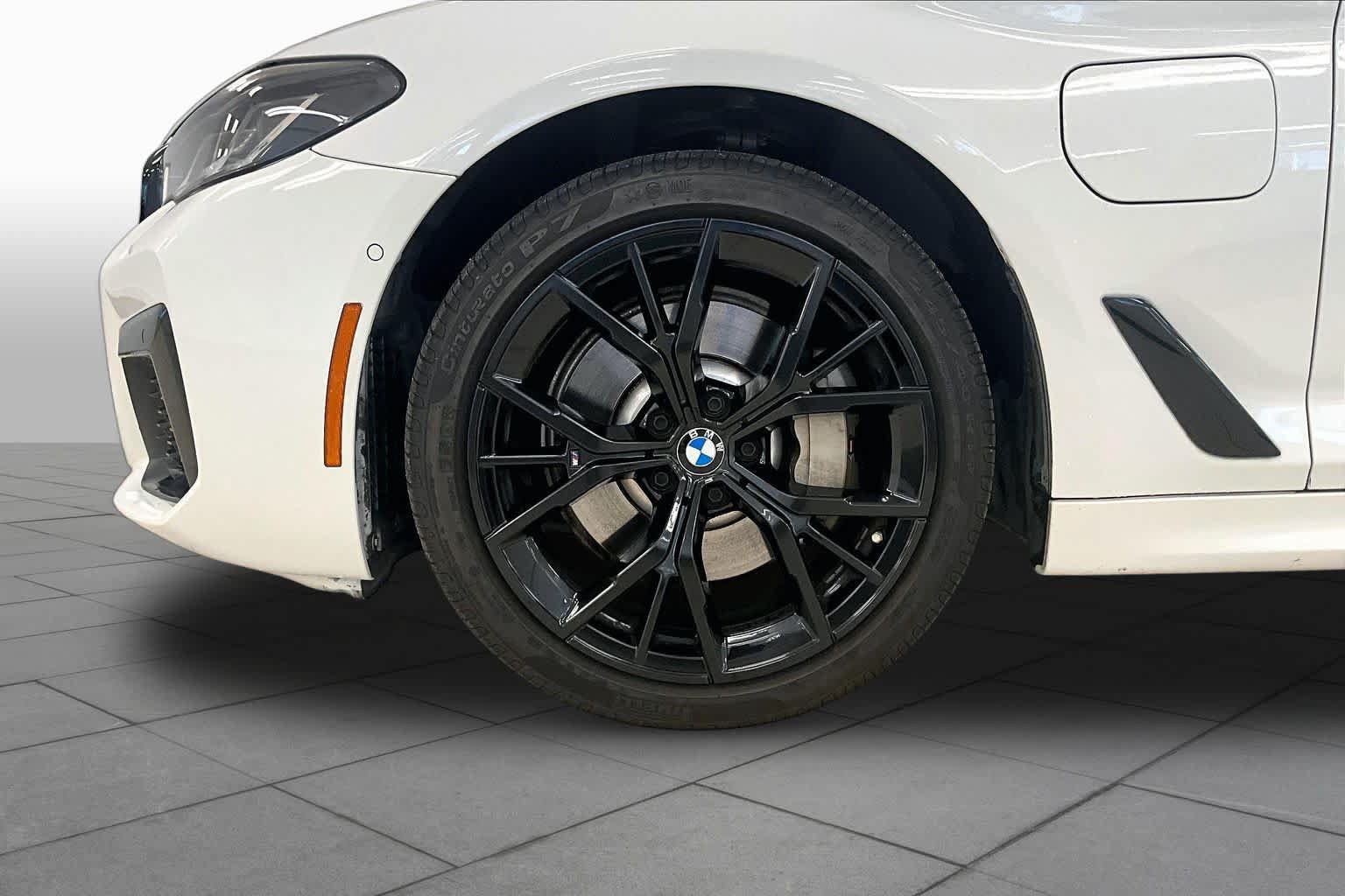 Used 2021 BMW 530e w/ M Sport Package RWD image 9