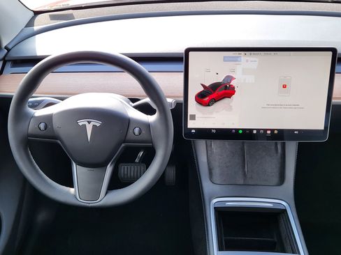 Used 2025 Tesla Model Y Long Range image 33