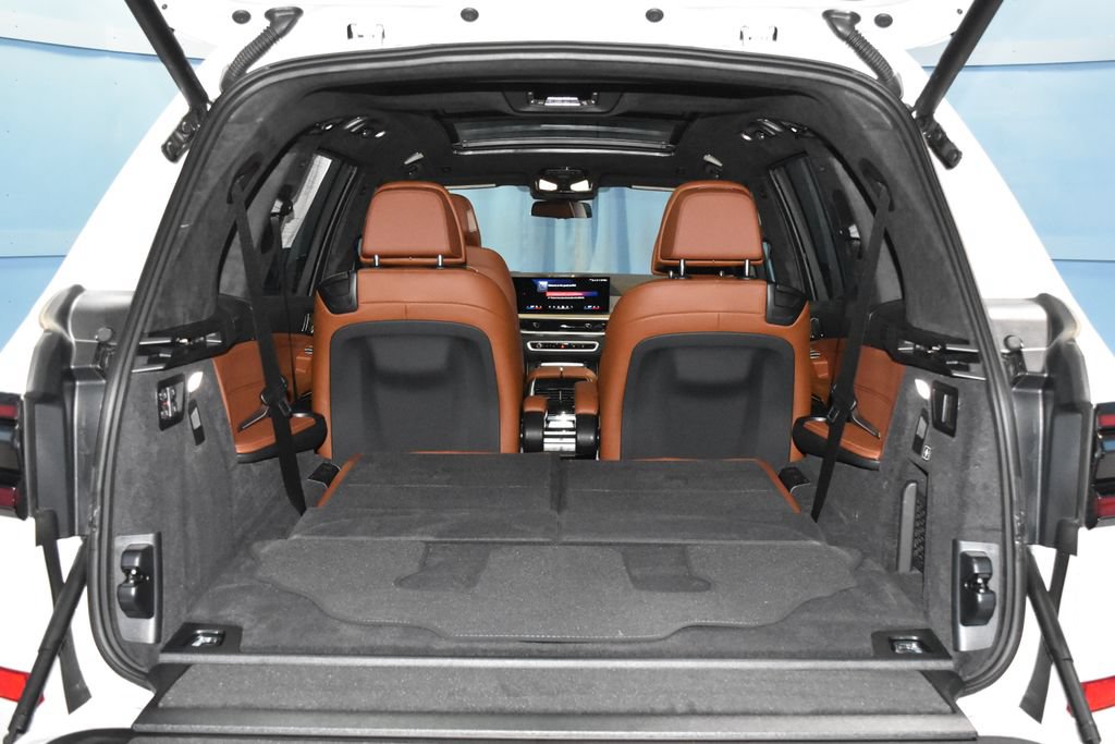 Used 2025 BMW X7 M60i AWD/4WD image 34