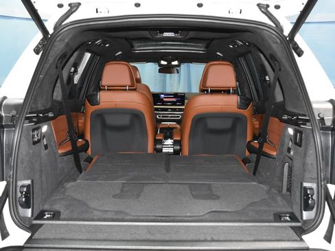 Used 2025 BMW X7 M60i AWD/4WD image 34