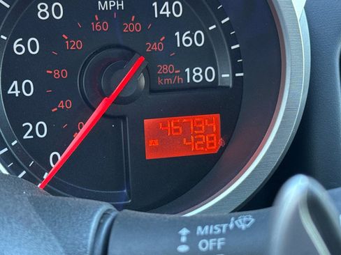 Used 2010 Nissan 370Z Touring image 22