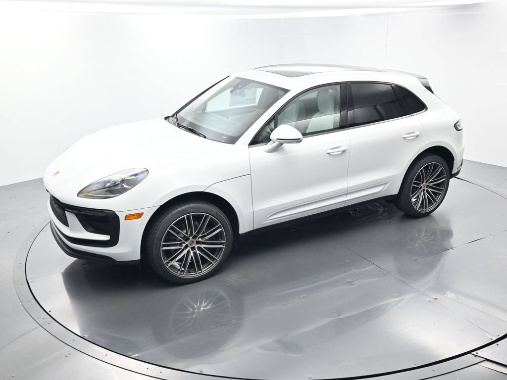 Certified 2026 Porsche Macan AWD/4WD image 34