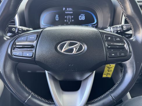 Used 2023 Hyundai Venue SEL image 32
