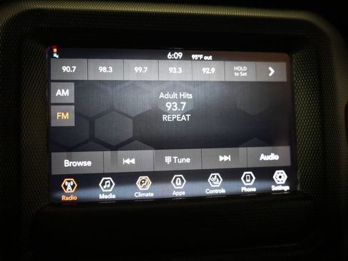 Used 2023 Jeep Gladiator Sport AWD/4WD image 19