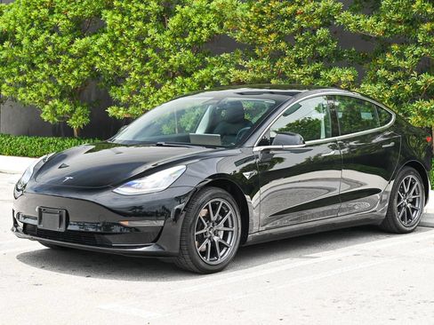 Used 2020 Tesla Model 3 Standard Range Plus RWD image 1