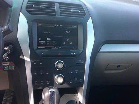 Used 2011 Ford Explorer XLT w/ Trailer Tow Pkg image 7