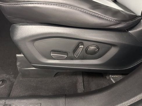 Used 2023 Ford Explorer XLT w/ Equipment Group 202A image 17