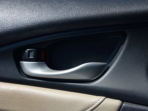 Used 2016 Honda Civic Touring image 39