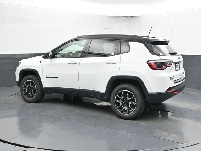 Used 2025 Jeep Compass Trailhawk AWD/4WD image 9