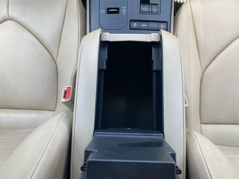 Used 2020 Toyota Highlander XLE FWD image 31