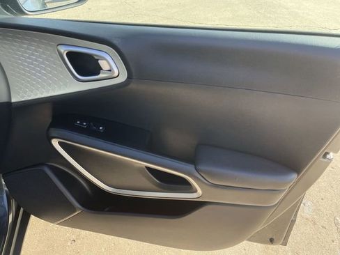 Used 2024 Kia Soul LX w/ Option Group 015 image 16