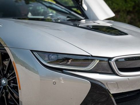 Used 2019 BMW i8 Coupe AWD/4WD image 8