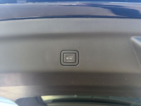 Certified 2024 Cadillac Escalade Premium Luxury w/ Performance Package image 31