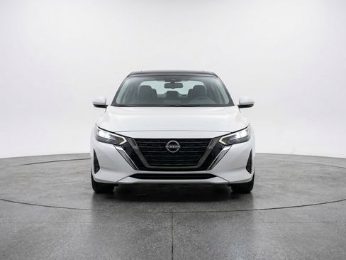 Used 2025 Nissan Sentra SV image 2