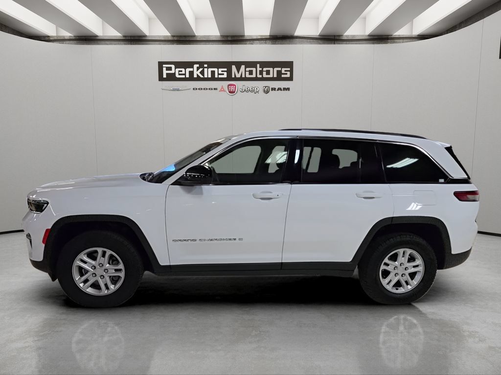Used 2023 Jeep Grand Cherokee Laredo AWD/4WD image 9