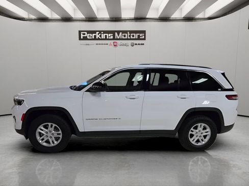 Used 2023 Jeep Grand Cherokee Laredo AWD/4WD image 9