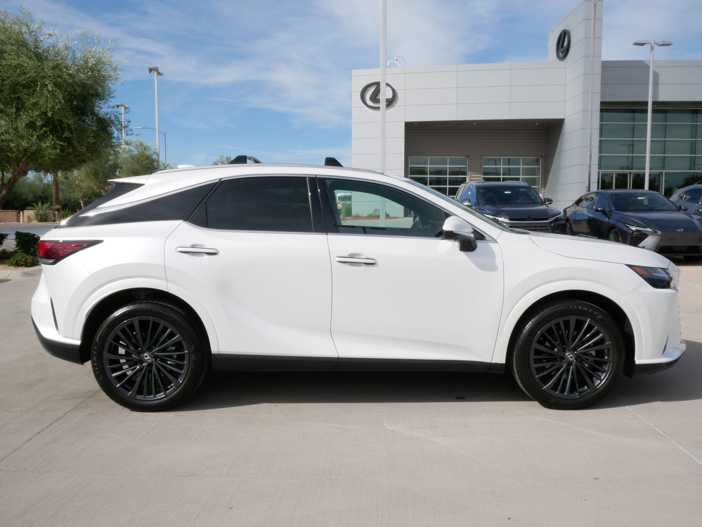 Used 2025 Lexus RX 350h w/ Convenience Package AWD/4WD image 13
