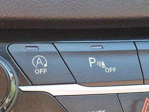 Used 2023 Chrysler Pacifica Touring-L FWD image 24