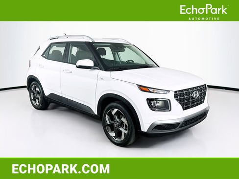 Used 2025 Hyundai Venue SEL FWD image 1
