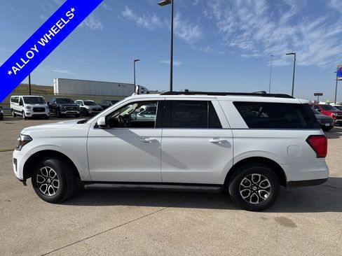 Used 2024 Ford Expedition Max XLT image 3