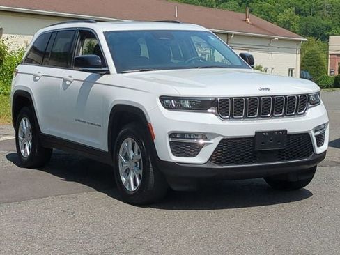 Used 2023 Jeep Grand Cherokee Limited AWD/4WD image 3