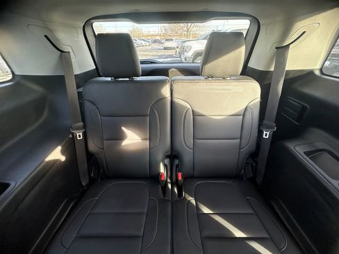 Used 2021 GMC Acadia SLT w/ Elevation Edition image 17