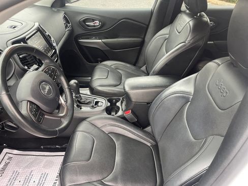 Used 2019 Jeep Cherokee Limited w/ Luxury Group AWD/4WD image 15