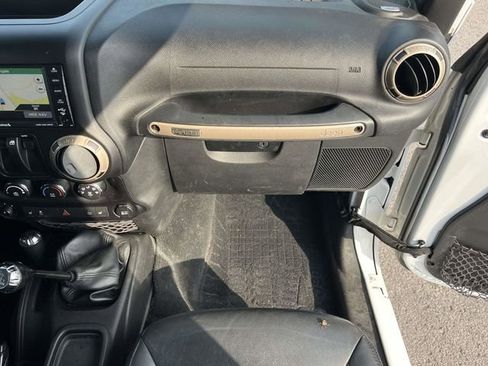 Used 2017 Jeep Wrangler 75th Anniversary image 17