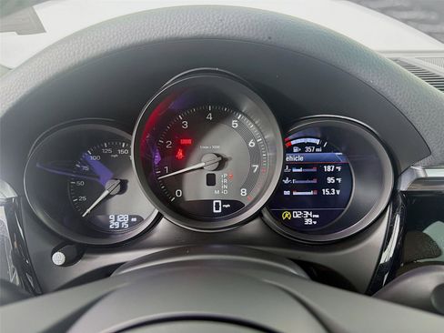 Certified 2025 Porsche Macan image 15