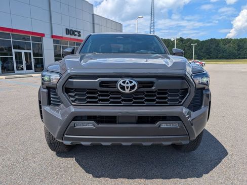 Used 2025 Toyota Tacoma TRD Off-Road AWD/4WD image 8
