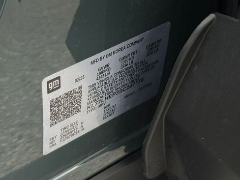 Used 2025 Chevrolet Trax LT FWD image 29